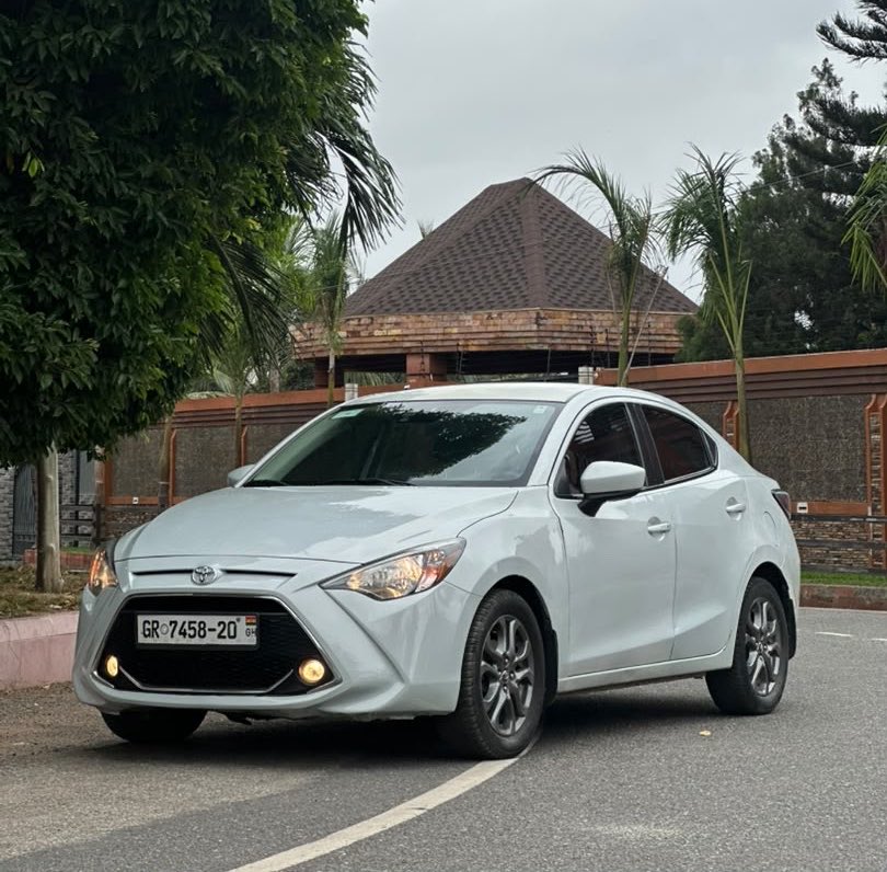 FrankDoe101's tweet photo. 2019 Toyota Yaris S
1.5 L 4cyl engine 
43k miles 
Keyless entry &amp; start 
Rear view camera 
Fog lamps 
Alloy wheels

PRICE — GHS 125k p3 😁

#YourCarGuy 🚘🕺🏽 https://t.co/QLiJqwmggf