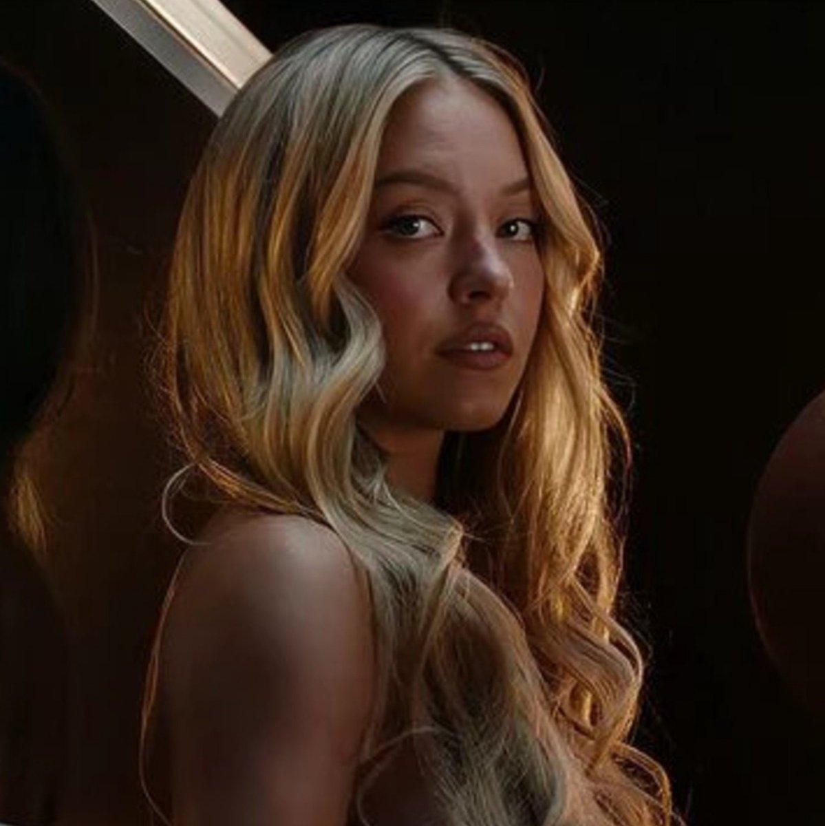 updatecharts's tweet photo. Ariana Grande deu UNFOLLOW em Sydney Sweeney no Instagram. https://t.co/oydlONJ99E