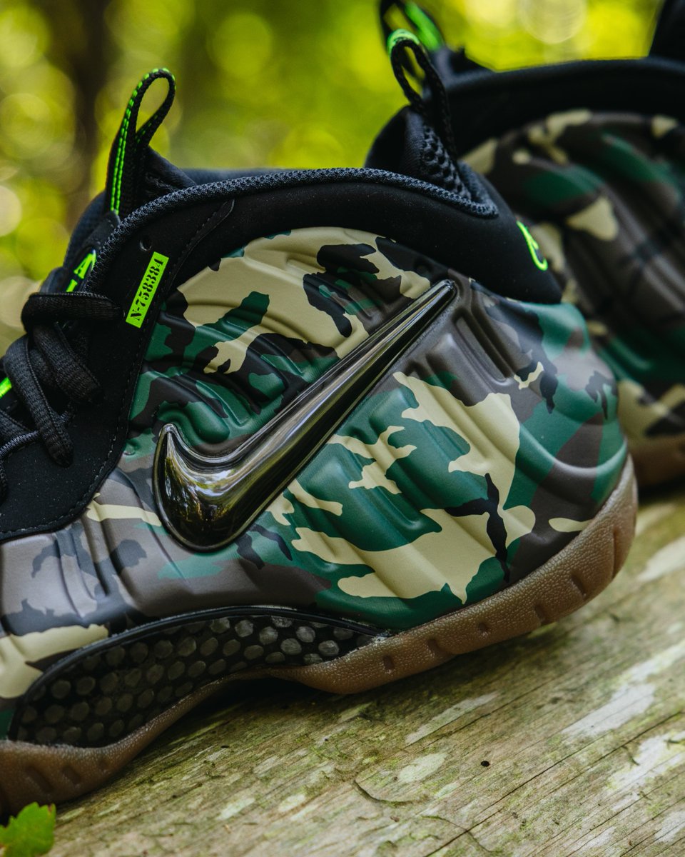 DTLRVILLA's tweet photo. Step back into the wild. The #Nike Foamposite Pro PRM 'Green Camo' is available in-store and online in (Full Family Sizes). 

Link to Nike: https://t.co/9nG4P7yS3b https://t.co/G4FcbGNWCV