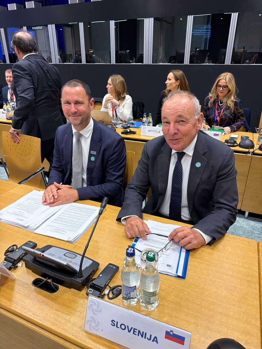 mfinance_gov_si's tweet photo. @ASircelj nadaljuje delovno srečanje ECOFIN-a v Dublinu. Na delovni seji se izmenjujejo pogledi o tem, kako lahko Evropa okrepi svojo konkurenčnost, spodbuja inovacije ter zagotovi ustrezne pogoje za usmerjanje kapitala v naložbe, ki podpirajo gospodarsko rast in razvoj. https://t.co/8a7KBvuiSj