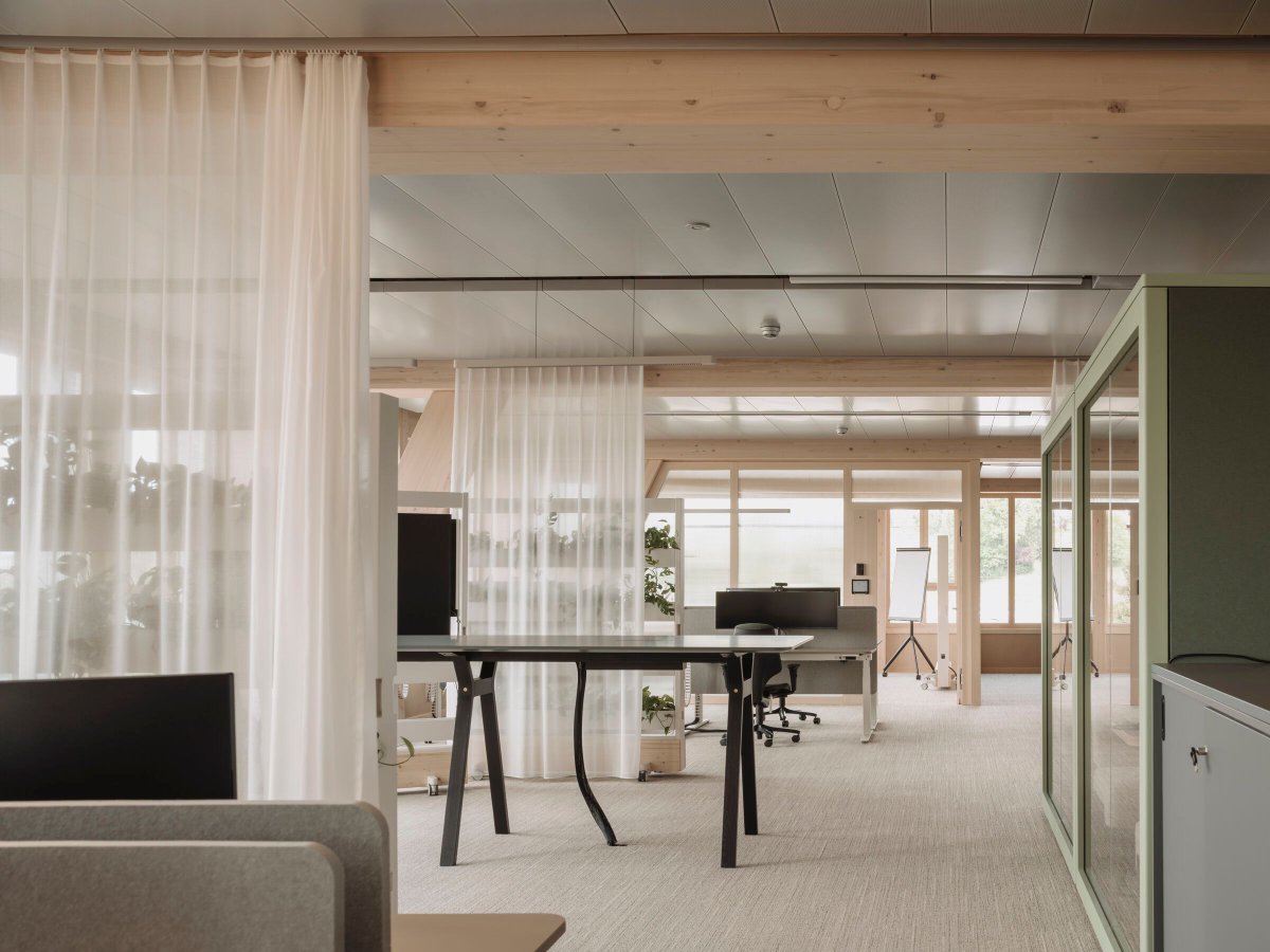 Archello's tweet photo. kit | architects’ EKT Werkhof Sulgen uses a reinforced-concrete base beneath three timber levels, with 730 m³ of timber forming the structure and façade. 
https://t.co/aYCFQyDxYc 

#TimberArchitecture #Materiality #AdaptiveDesign https://t.co/Mh3Tw0JtaM