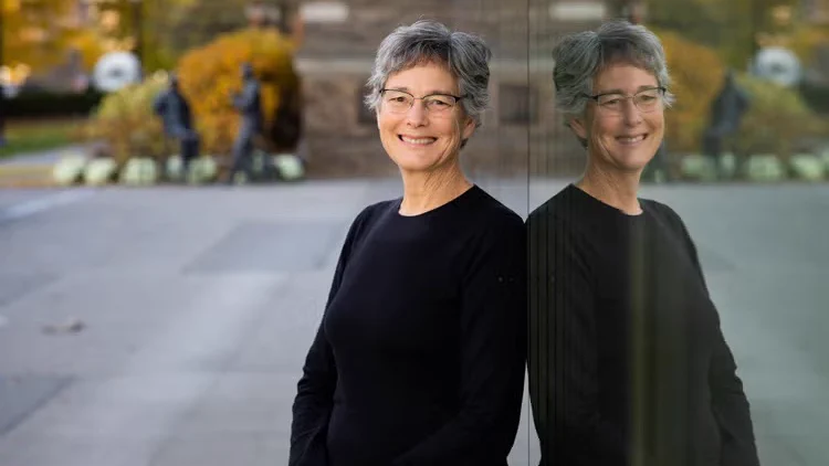 Image shows Elizabeth Edwards