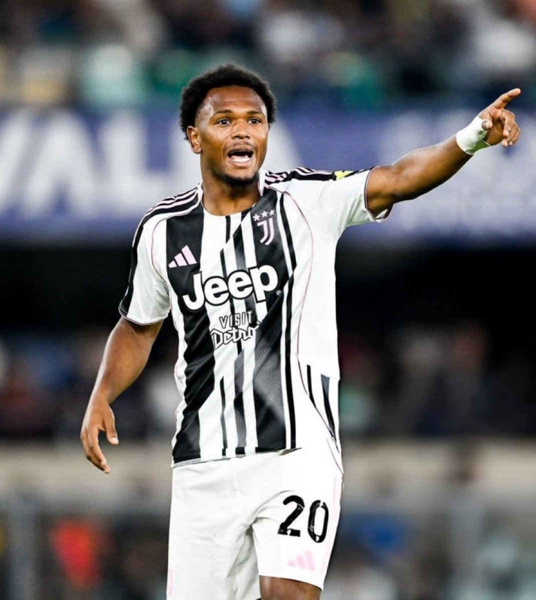 salhincrow's tweet photo. “At #Juventus, the team wasn’t used to playing with a striker who attacks the space in behind, and #Vlahovic tended to hold onto the ball. It wasn’t a mistake to go there; things would have turned out better under different circumstances.”
#Openda 🎙️
@BianconeriZonEs https://t.co/OL3mOpkH5O