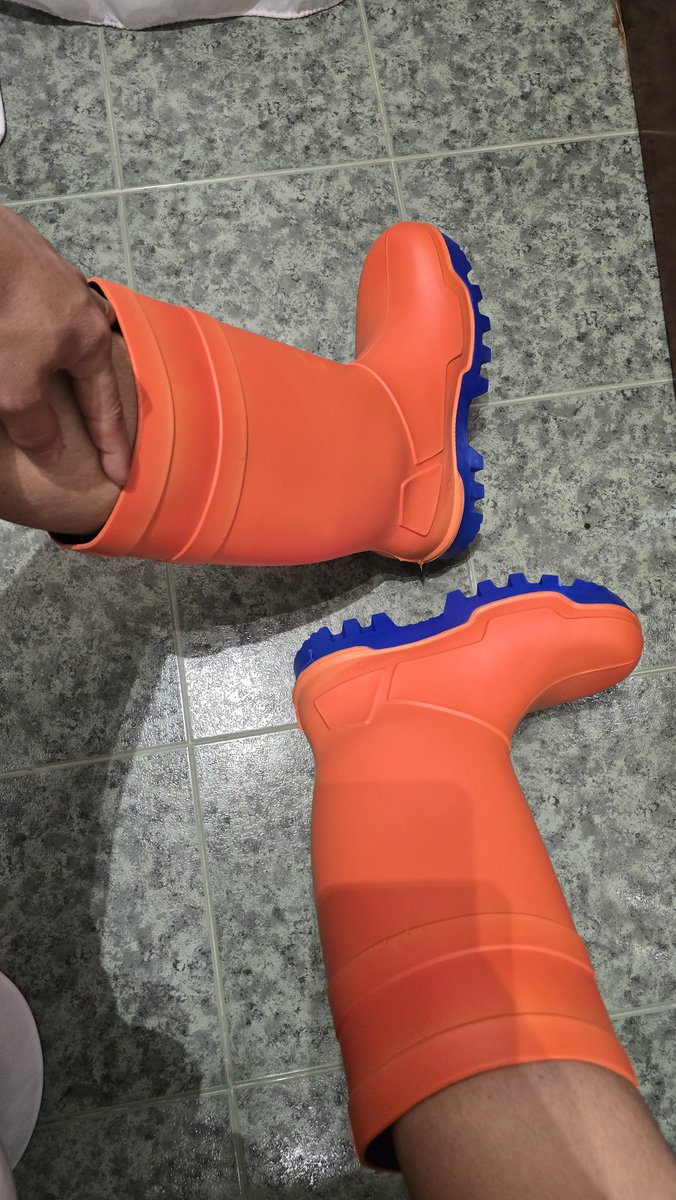 botaslicker84's tweet photo. New Boots https://t.co/m9jXCxIA1v