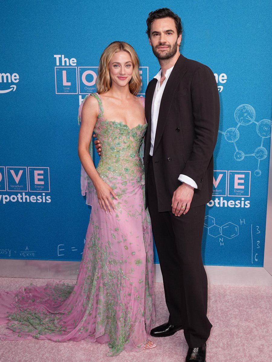 TrendNovavgmo's tweet photo. Lili Reinhart and Tom Bateman at the ‘Love Hypothesis’ premiere in New York https://t.co/dFEvDROw2G