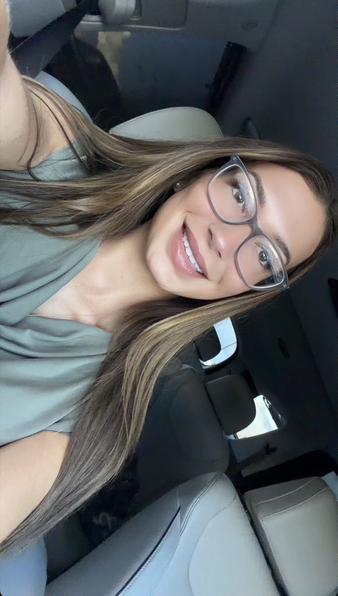 bridgethomps's tweet photo. Top of the morning to y’all🥰❤️. Yay it’s Friday🤭😉…. Sending lots of hugs and love…. Hope y’all have an amazing weekend😗 https://t.co/kyXdbtKmkp