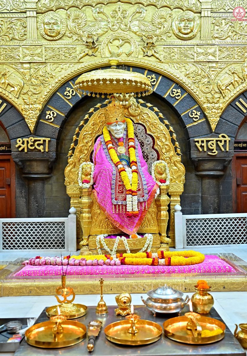 SaiShraddha11's tweet photo. 🙏श्री शिरडी साईबाबा धूप आरती दर्शन🙏
🌹शुक्रवार १८ सप्टेम्बर २०२६🌹
आरती साईबाबा । सौख्यदातार जीवा । चरणरजातली 
द्यावा दासा विसावा, भक्तां विसावा ।। आ ।।
जाळूनियां अनंग। स्वस्वरूपी राहे दंग ।
मुमुक्षु जनां दावी । निज डोळां श्रीरंग। डोळां श्रीरंग।।
आरती साईबाबा...... https://t.co/KDaAmDZ2pp