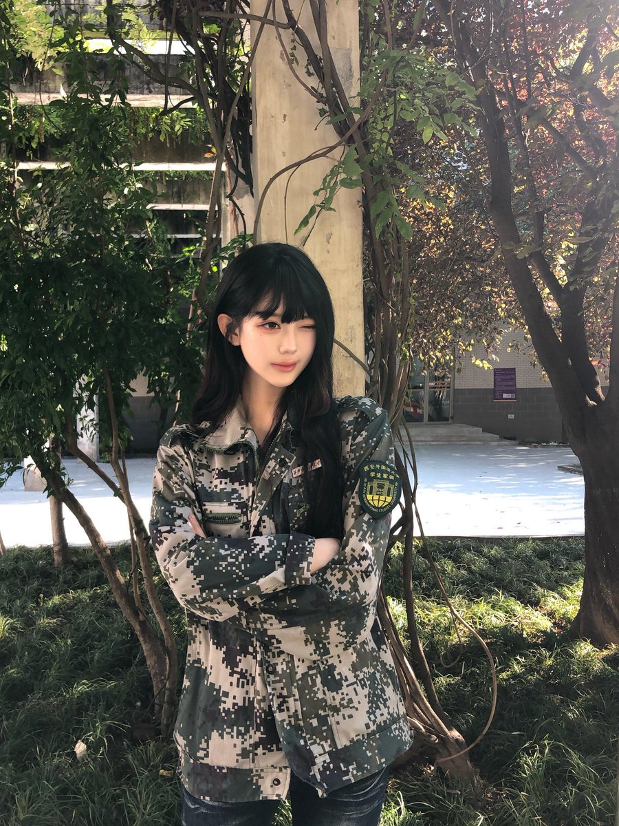 Kupimof's tweet photo. 有人在吗？？？

有人要看女大福照吗

直接给不墨迹  发完我要删了….. https://t.co/1J0tEViNf8