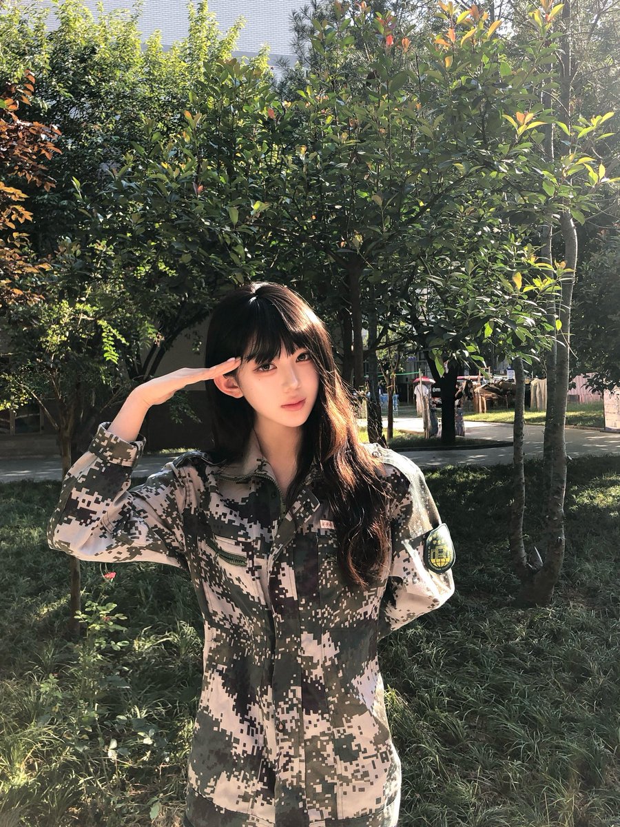 Kupimof's tweet photo. 有人在吗？？？

有人要看女大福照吗

直接给不墨迹  发完我要删了….. https://t.co/1J0tEViNf8