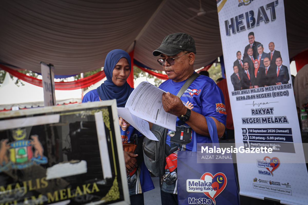 MalaysiaGazette's tweet photo. Suasana Hari Exco Bertemu Rakyat #HEBAT #WRUR
Ketua Menteri Melaka, Datuk Seri Ab Rauf Yusoh mendengar keluhan penduduk pada Program Hari Exco Bertemu Rakyat (HEBAT) sempena Wakil Rakyat Untuk Rakyat DUN Tanjung Bidara di Masjid Tanah, Melaka
Foto: AIZAT ZAINAL, AIMAN RIZAL
#malaysiagazette #Melaka #AbRauf #WRUR #MelakaSayangRakyat