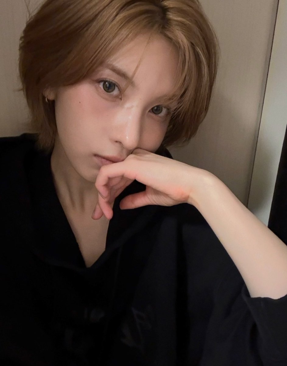 solsoluvr's tweet photo. BAE JINSOL OH MY GOD https://t.co/uBBPzE4Uaf