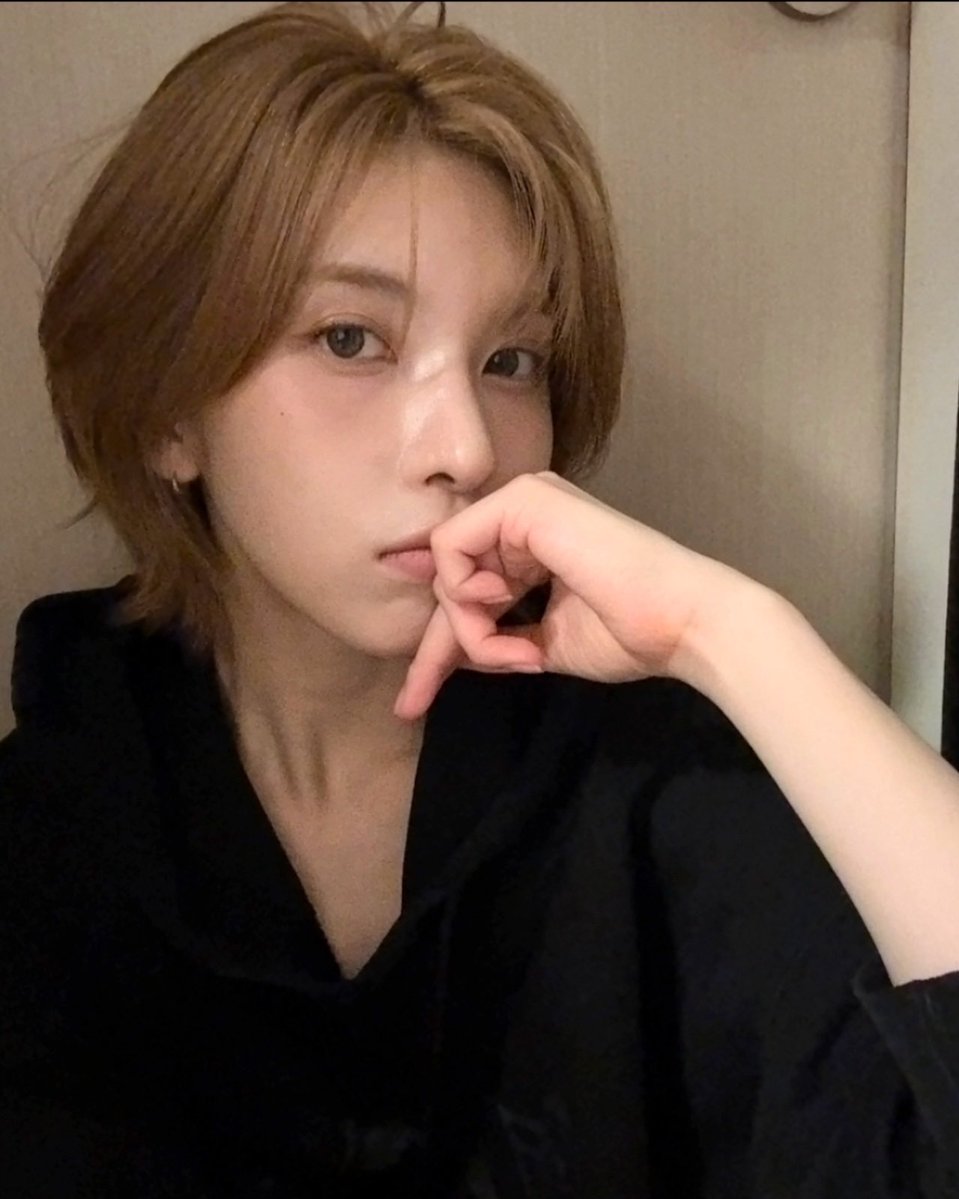 solsoluvr's tweet photo. BAE JINSOL OH MY GOD https://t.co/uBBPzE4Uaf