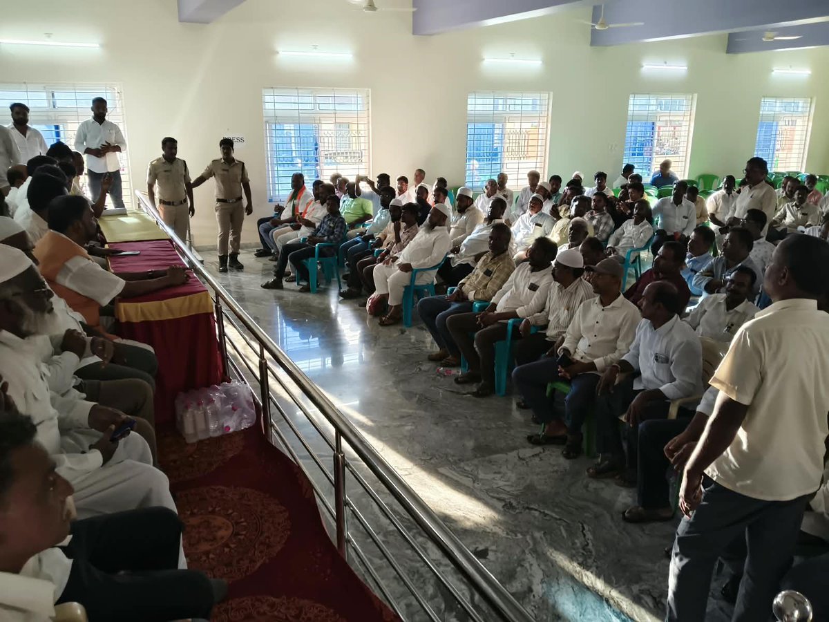 tdpmadhupgr's tweet photo. ఈరోజు పుంగనూరు నియోజకవర్గం ZP గెస్ట్ హౌస్ నందు పుంగనూరు మండలం మరియు టౌన్ నాయకులు మరియు కార్యకర్తలతో కలిసి సమీక్ష నిర్వహించటం జరిగింది.

#Punganuru #Punganur #Telugudesam #tdpparty #TeluguDesamParty #Cadremeet #Itdp #AnnamayyaDistrict #tdp https://t.co/iQJlZhPVvU