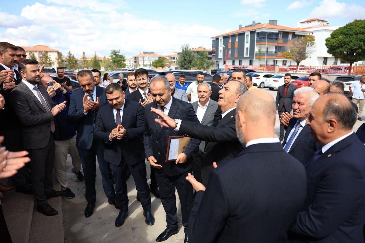 dalyan_abdullah's tweet photo. Milliyetçi Hareket Partisi Çorum İl Başkanımız, kıymetli ağabeyim Sayın Mehmet İhsan Çıplak’ın mazbata törenine katıldık.

Rabbim çıktığı bu kutlu yolda zorunu kolay, yükünü hafif, hizmetlerini daim eylesin. Birlik ve beraberlik içerisinde Çorum’umuza, teşkilatımıza ve davamıza nice hayırlı hizmetler nasip etsin.

Kıymetli Başkanımı ve yönetimini tebrik ediyor, yeni dönemin hayırlara vesile olmasını diliyorum.