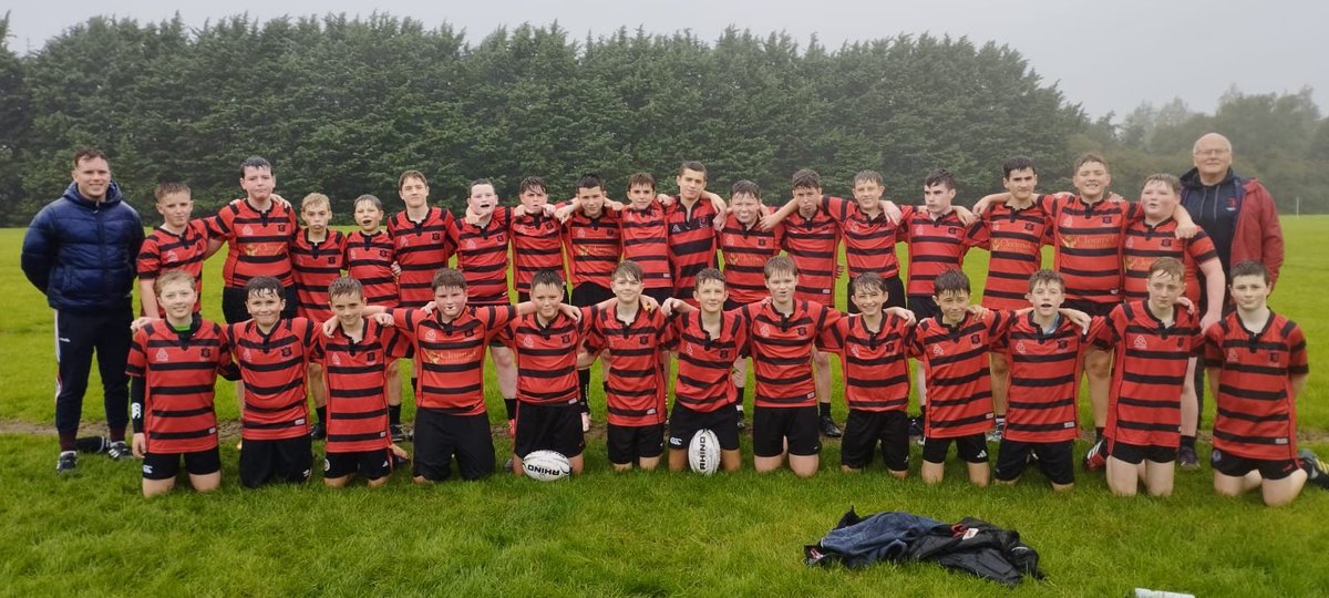 hsclonmelcbs's tweet photo. Well done to our 1st Yr Rugby teams playing two matches away to @stmunchins today 👏👏🏉
This was the boys' first time wearing the school jersey and they were excellent! 🙌🏉
Thanks to @stmunchins for hosting👍 🏉🔴⚫️
#Schoolrugby #redandblack
@Munsterrugby 🏉🔴⚫️ https://t.co/HNH6LSlQd0