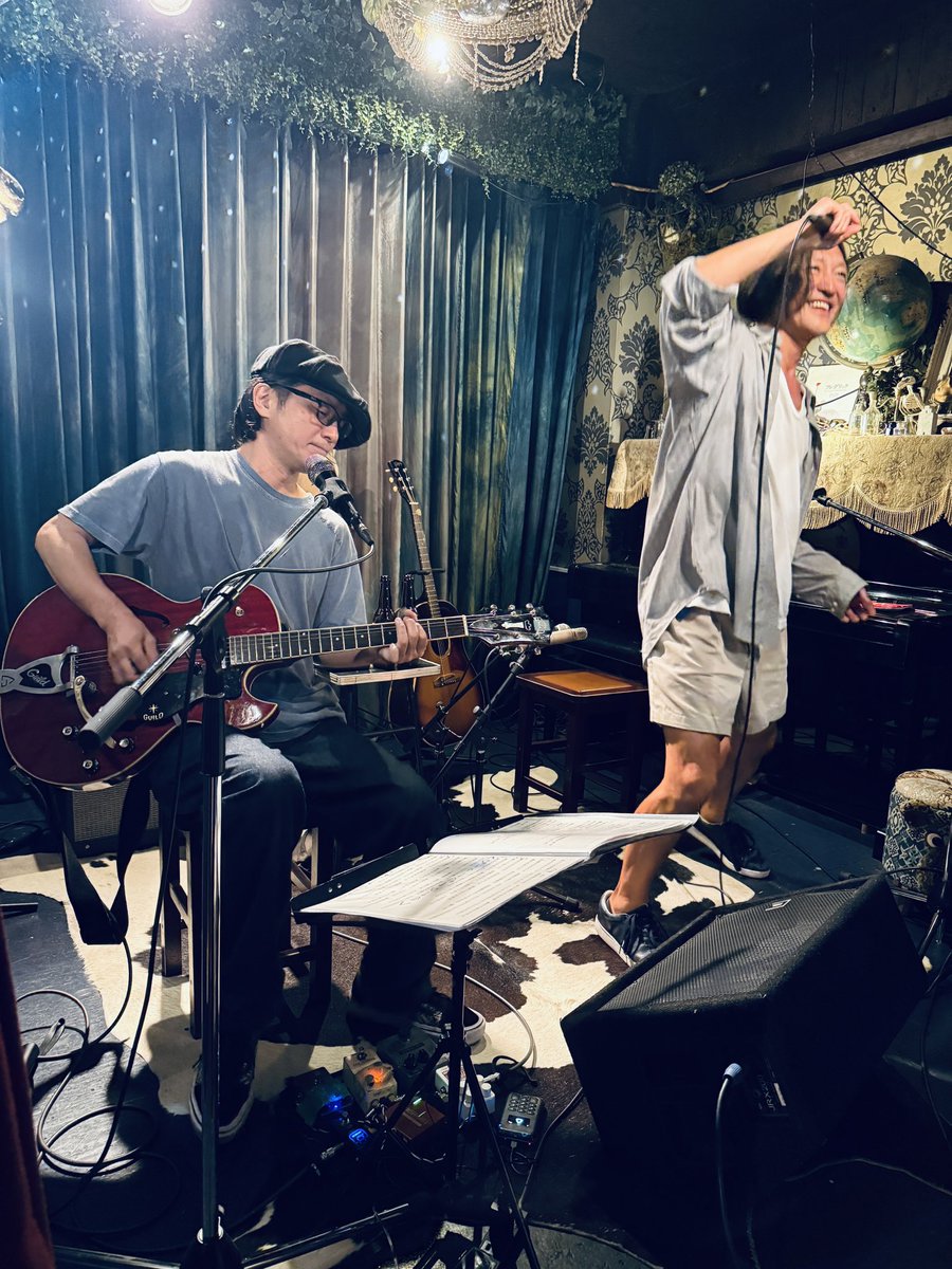 gotoizumi's tweet photo. ツアーから戻り今日のヲルガン座は
MO’SOME TONEBENDERのももさんと髭の須藤さんのツアー初日
イチャイチャしてるイケメン達を愛でる会でした。ツアー疲れが馬鹿馬鹿しくなる程ハッピー会、明日から全国へ行ってらっしゃい〜！ https://t.co/uq3Ikjqxzn