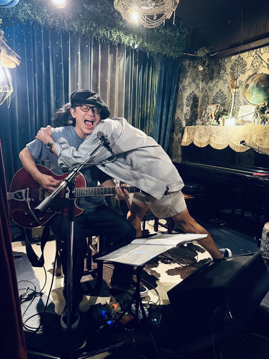 gotoizumi's tweet photo. ツアーから戻り今日のヲルガン座は
MO’SOME TONEBENDERのももさんと髭の須藤さんのツアー初日
イチャイチャしてるイケメン達を愛でる会でした。ツアー疲れが馬鹿馬鹿しくなる程ハッピー会、明日から全国へ行ってらっしゃい〜！ https://t.co/uq3Ikjqxzn