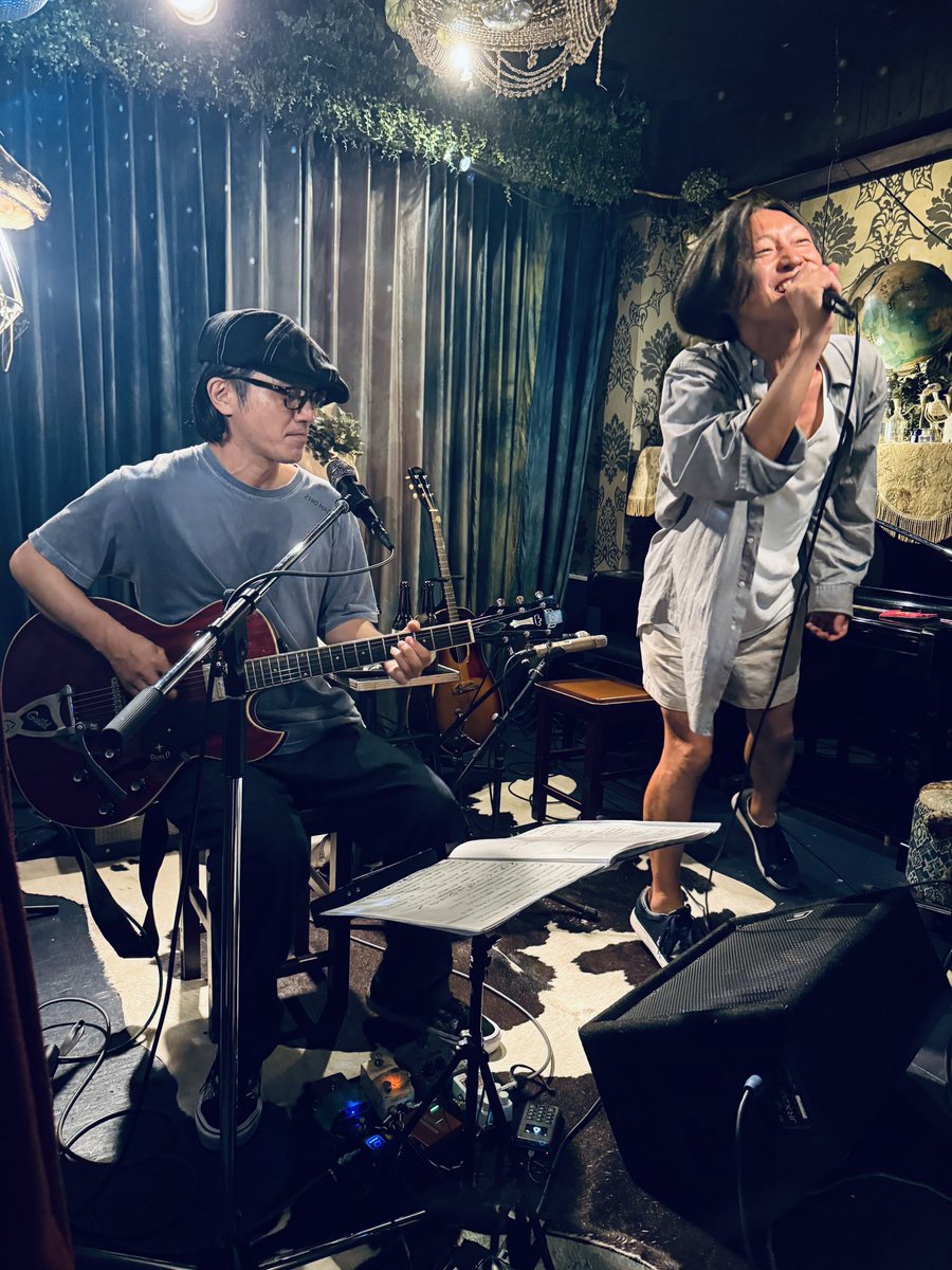 gotoizumi's tweet photo. ツアーから戻り今日のヲルガン座は
MO’SOME TONEBENDERのももさんと髭の須藤さんのツアー初日
イチャイチャしてるイケメン達を愛でる会でした。ツアー疲れが馬鹿馬鹿しくなる程ハッピー会、明日から全国へ行ってらっしゃい〜！ https://t.co/uq3Ikjqxzn