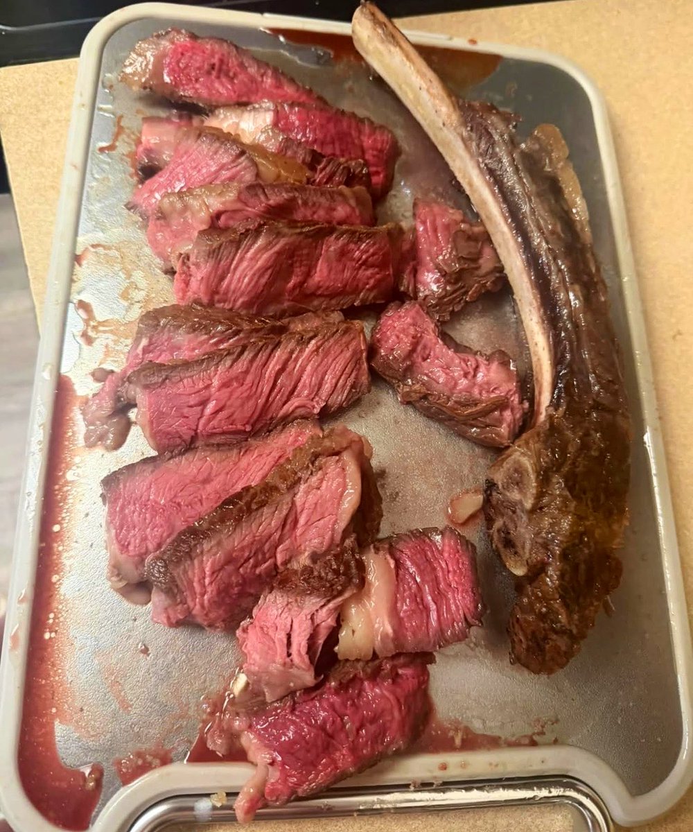 FoodPleaser's tweet photo. Tomahawk 🥩 https://t.co/xkmAIegqjE