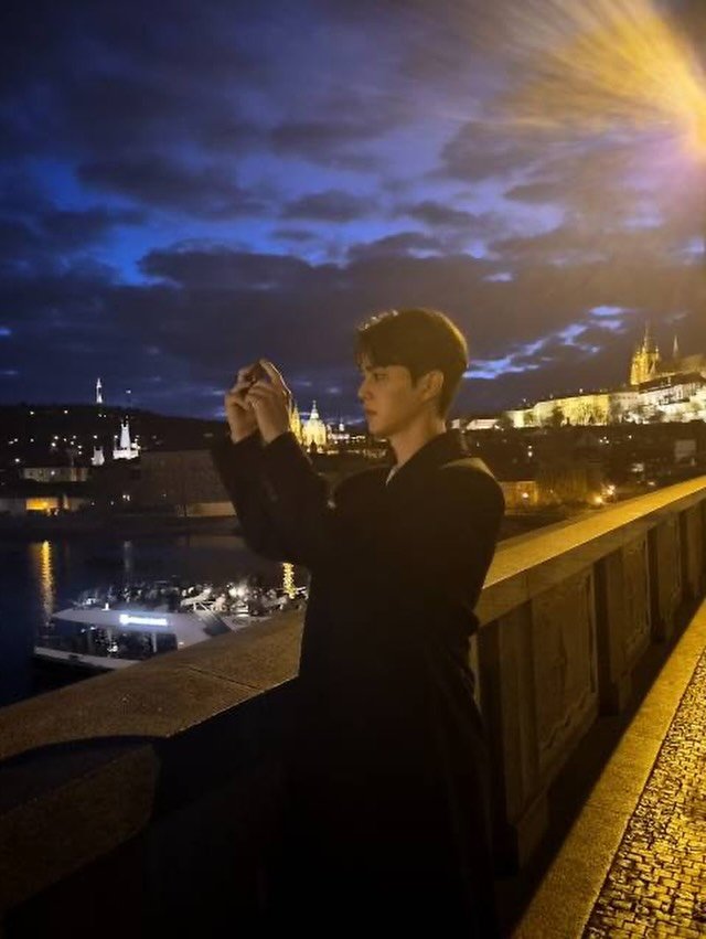 archivekangie's tweet photo. these are the photos you’d take of song kang if you were his partner.

#SONGKANG #송강 https://t.co/WrWXso5IIg