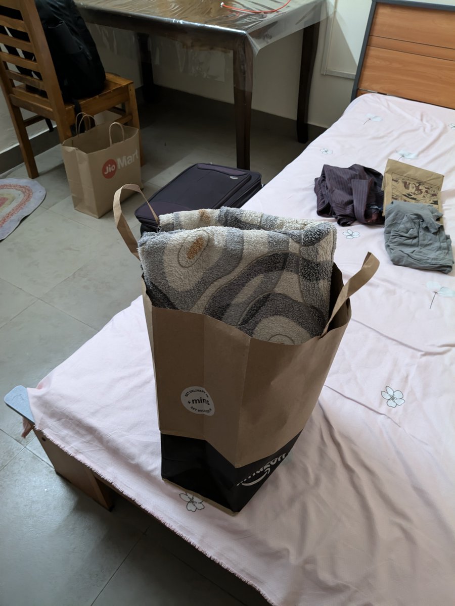 danvraz's tweet photo. I take this damn blanket everywhere i move i CANNOT sleep without it 😛 https://t.co/zuRojIAMYX