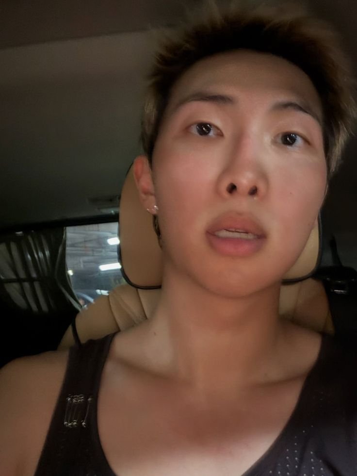 yisunea's tweet photo. @rmbows @merxdream Que difícil debe ser tener un fav que ni con photoshoots salga lindo https://t.co/7DFsSVjqAu