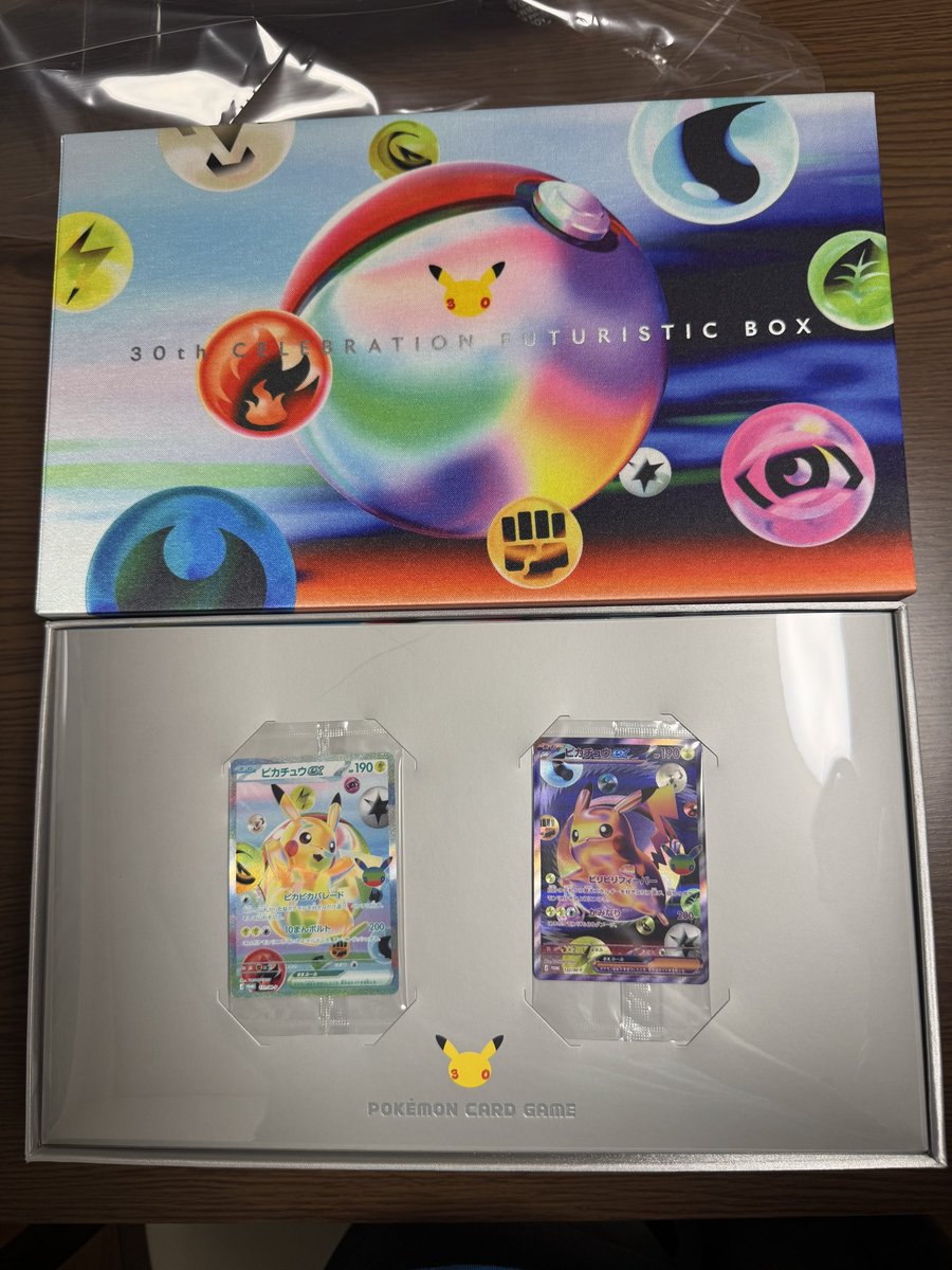 xion5515's tweet photo. 個人的に30th CELEBRATIONFUTURISTIC BOXの満足度高すぎる。 https://t.co/gsweCT3fJO