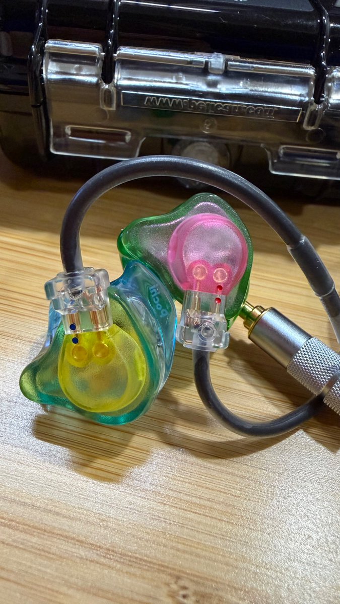 kinuta_ya's tweet photo. 𝓜𝔂 𝓝𝓮𝔀 𝓖𝓮𝓪𝓻...
初めてのカスタムIEM…🫶
イヤホン探しの旅は終わった。
今度はケーブル探しの旅が始まる。
#Private333 #FiTEaR https://t.co/iRMdJ3641H