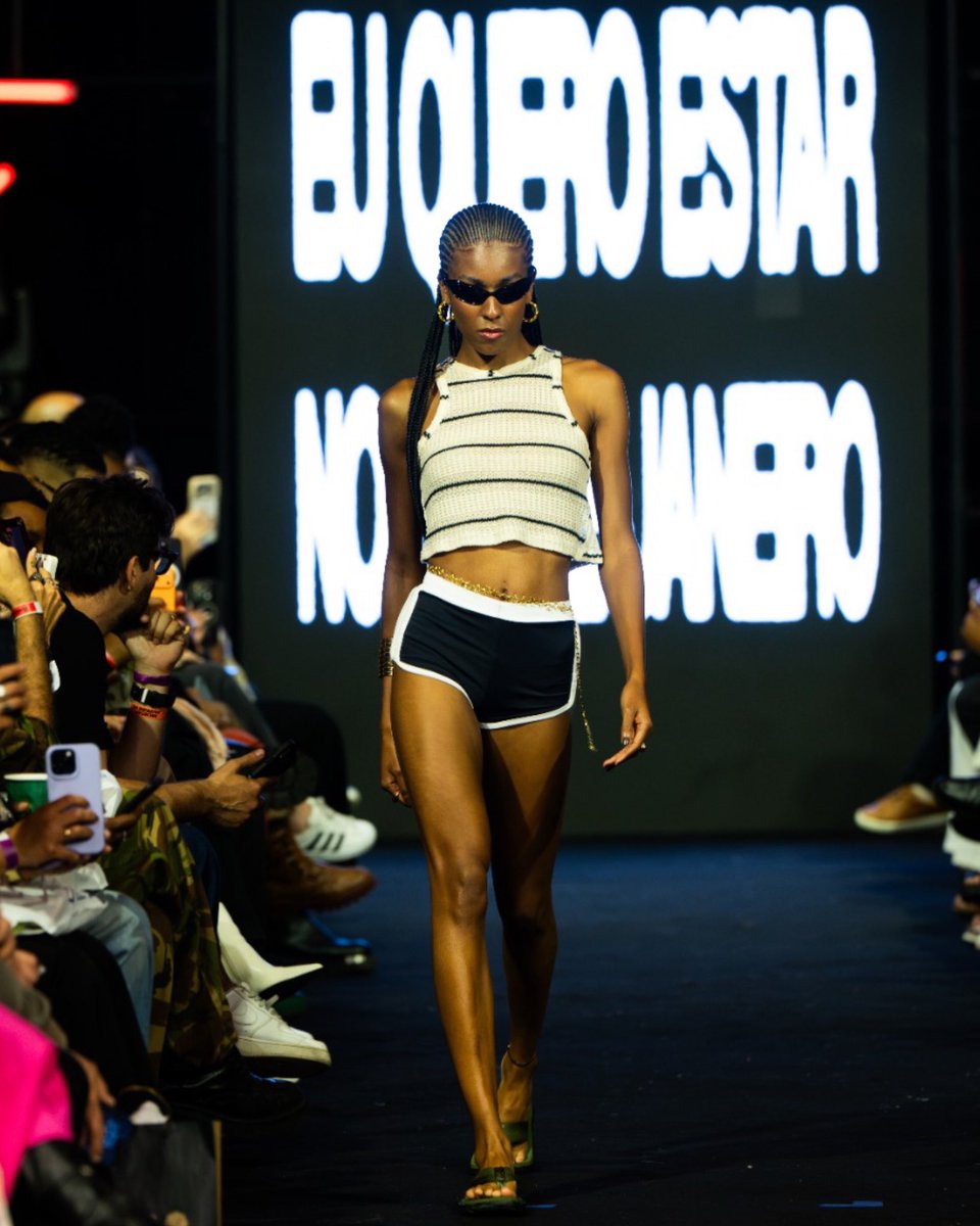 TOTALSTUDIOBR's tweet photo. É claro que a Total Studio Brasil estaria presente na primeira edição do Runway Vision Rio apoiando criadores emergentes cheios de talento e propondo uma reflexão sobre a moda para além do vestuário! Confira nossa cobertura na rede vizinha! #moda https://t.co/8cMQEJSzda