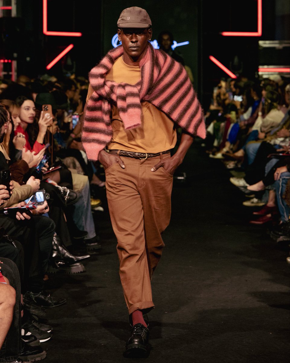TOTALSTUDIOBR's tweet photo. É claro que a Total Studio Brasil estaria presente na primeira edição do Runway Vision Rio apoiando criadores emergentes cheios de talento e propondo uma reflexão sobre a moda para além do vestuário! Confira nossa cobertura na rede vizinha! #moda https://t.co/8cMQEJSzda