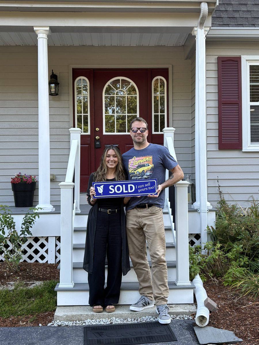 Sull12's tweet photo. Congratulations to Bob and Arianna on the purchase of your new home in #MilfordMA!
Thank you for trusting me with your real estate needs.

#BLRE  #ExperienceMatters https://t.co/lpPymiMrTQ