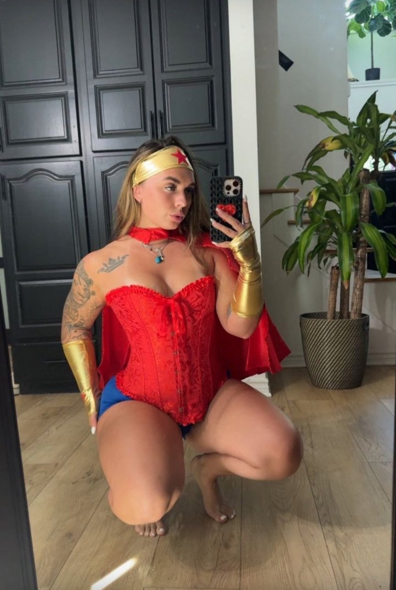 AbbyBernerqw7p's tweet photo. Superwoman vibes 🤗❤️💯🥀🌸 https://t.co/aqofDQirPp