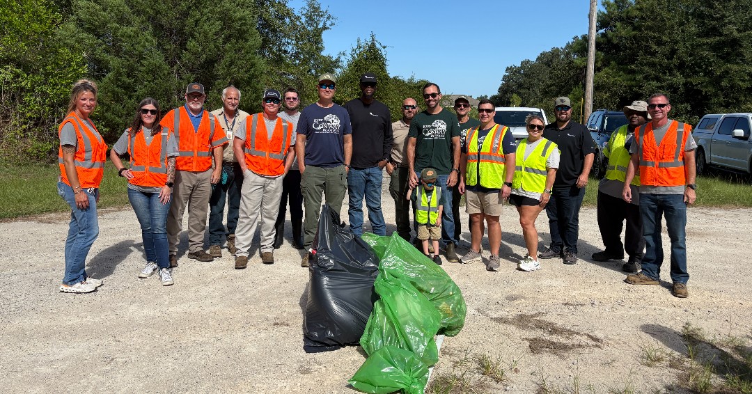 santeecooper's tweet photo. Our team joined Horry Electric Cooperative and Keep Conway Beautiful and together picked up 100 pounds of litter along 9th Avenue in Conway yesterday. #CommunityPowered https://t.co/t4ca9Ctncl