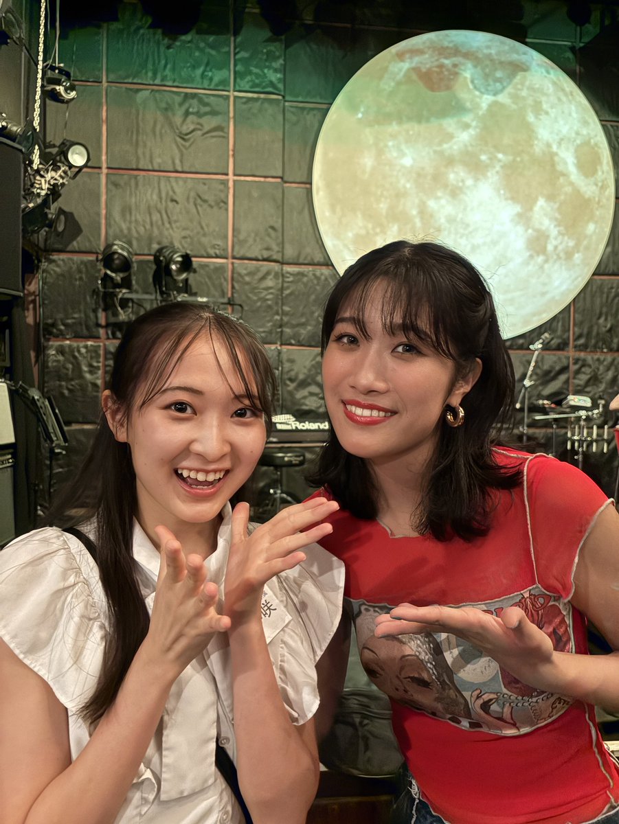 misa_misaking's tweet photo. 事務所の先輩、瑠希さんのライブに行って参りました✨

“歌で届ける”場を目の当たりにし、涙が止まりませんでした。。お手伝いに行った私が勇気をもらってしまいました
本当にすごい先輩です…！！

私も頑張ります！！

 #ティルム 
 #岩淵心咲 
 #大尊敬 
 #斎藤瑠希 さん！！ https://t.co/9MRSkAnX1q