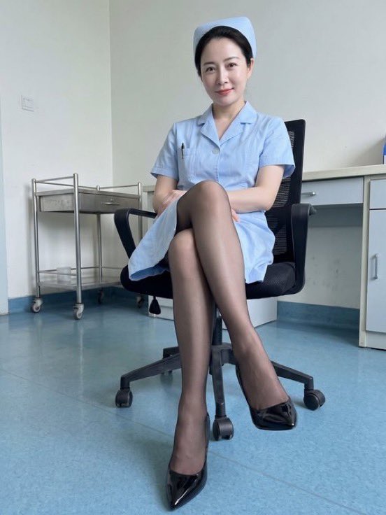 carol95mn6's tweet photo. 他说今晚要当我的病人，还要亲自检查一下我丝袜的质量 https://t.co/QP1z3kt1iP