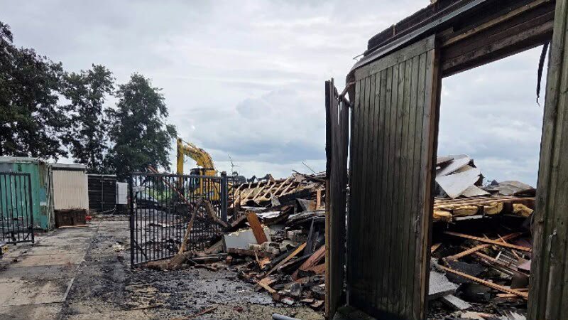 Brand in loods aan Noordeinde, Lambertschaag; mogelijk drugslab