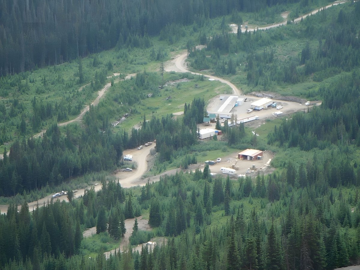 ResourceWorld's tweet photo. Nicola Mining’s first-ever drill program at Treasure Mountain, British Columbia, intersects intense mineralization - https://t.co/o6JjDnwRoY #ResourceWorld #resourceinvesting #miningnews #mining #resources #silver #lead #zinc @NicolaMining https://t.co/Cw4NPTSqv7