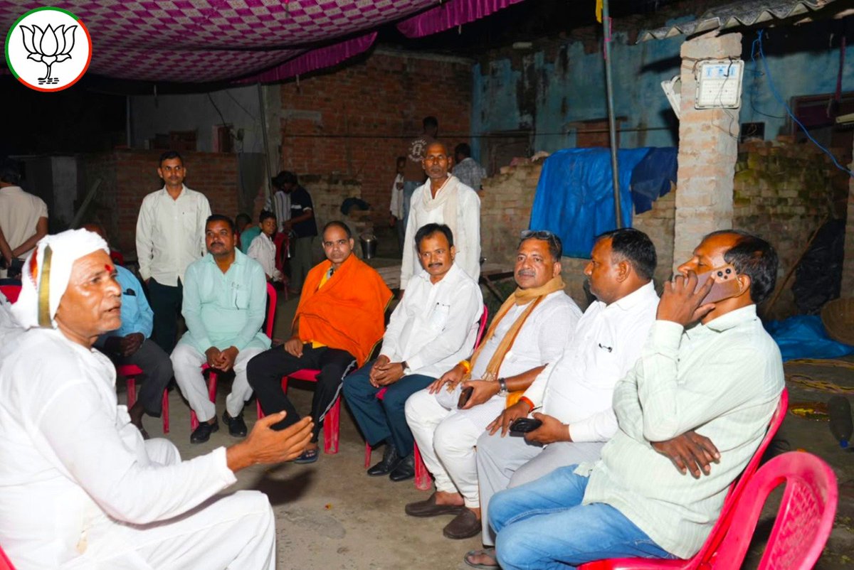 PNPathakBJP's tweet photo. अपने विधानसभा क्षेत्र कुशीनगर के कसया नगर के सबया में भाजपा पूर्व बूथ अध्यक्ष श्री रामाधार गुप्ता जी एवं सियरहा में श्री हरेंद्र पाण्डेय जी के  पिताजी के ब्रह्मभोज में सम्मिलित होकर दिवंगत आत्माओं को श्रद्धांजलि अर्पित की। https://t.co/yGpUyudqwt
