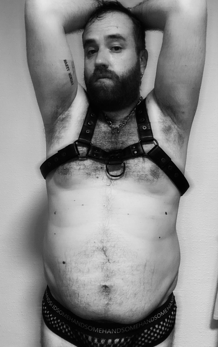 FrenchBearSpain's tweet photo. Una nueva serie en blanco y negro 🖤
Qué os parece? 👀🐻

#Gay #Bear #Slave #Fetish #BlackAndWhite https://t.co/2tOxZ6VBdA