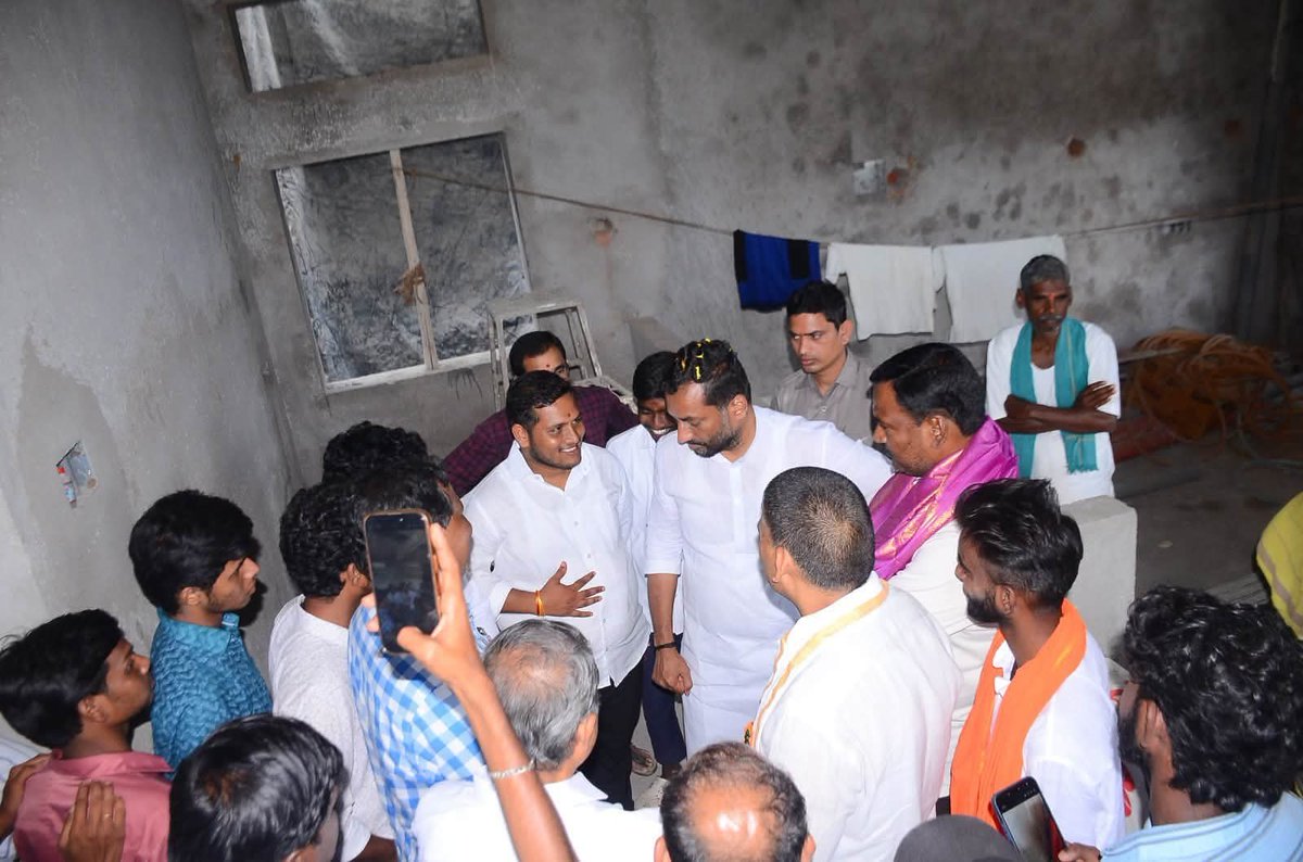 RaghunandanraoM's tweet photo. Inspected ABVP building of Ummadi Medak district in Sangareddy and promised to cover the cost of necessary repairs with own funds. https://t.co/J6AtQo7qeX