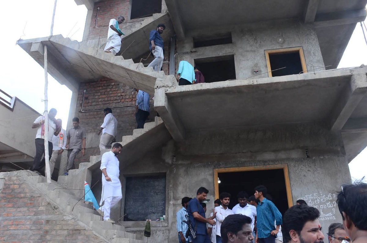 RaghunandanraoM's tweet photo. Inspected ABVP building of Ummadi Medak district in Sangareddy and promised to cover the cost of necessary repairs with own funds. https://t.co/J6AtQo7qeX