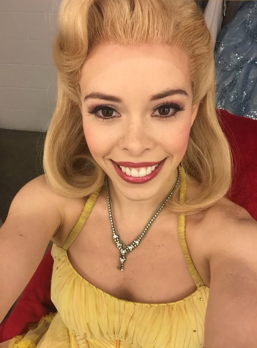 ju_bvasconcelos's tweet photo. os divertidamente da glinda https://t.co/gf0dxqkMtQ