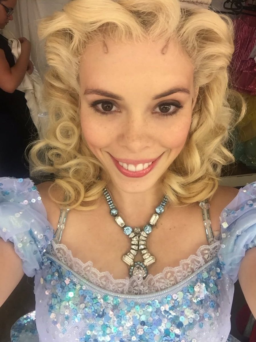 ju_bvasconcelos's tweet photo. os divertidamente da glinda https://t.co/gf0dxqkMtQ