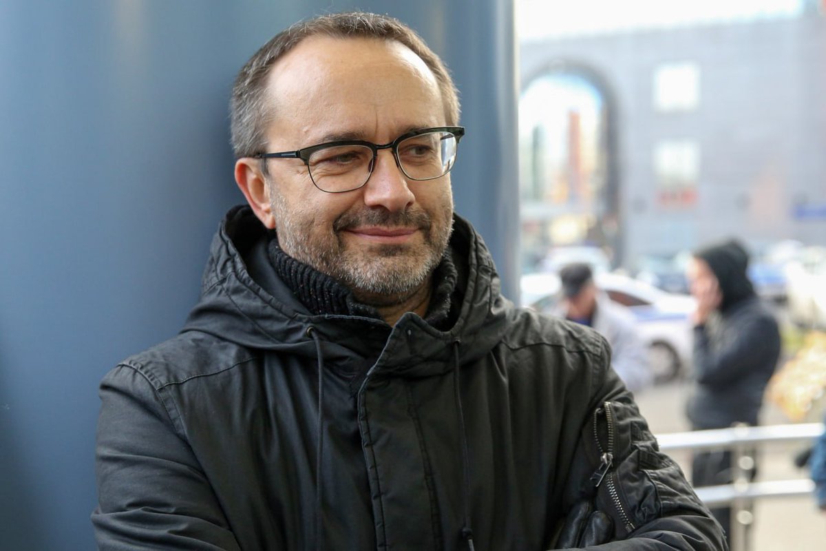 Vedomosti's tweet photo. Минюст России включил в реестр иностранных агентов кинорежиссера Андрея Звягинцева. Также в реестр внесены проект «Анархист-35», публицист Михаил Шевелев, казахский активист Ержан Тургумбай, блогер Павел Иванов. https://t.co/V272tIwsI9