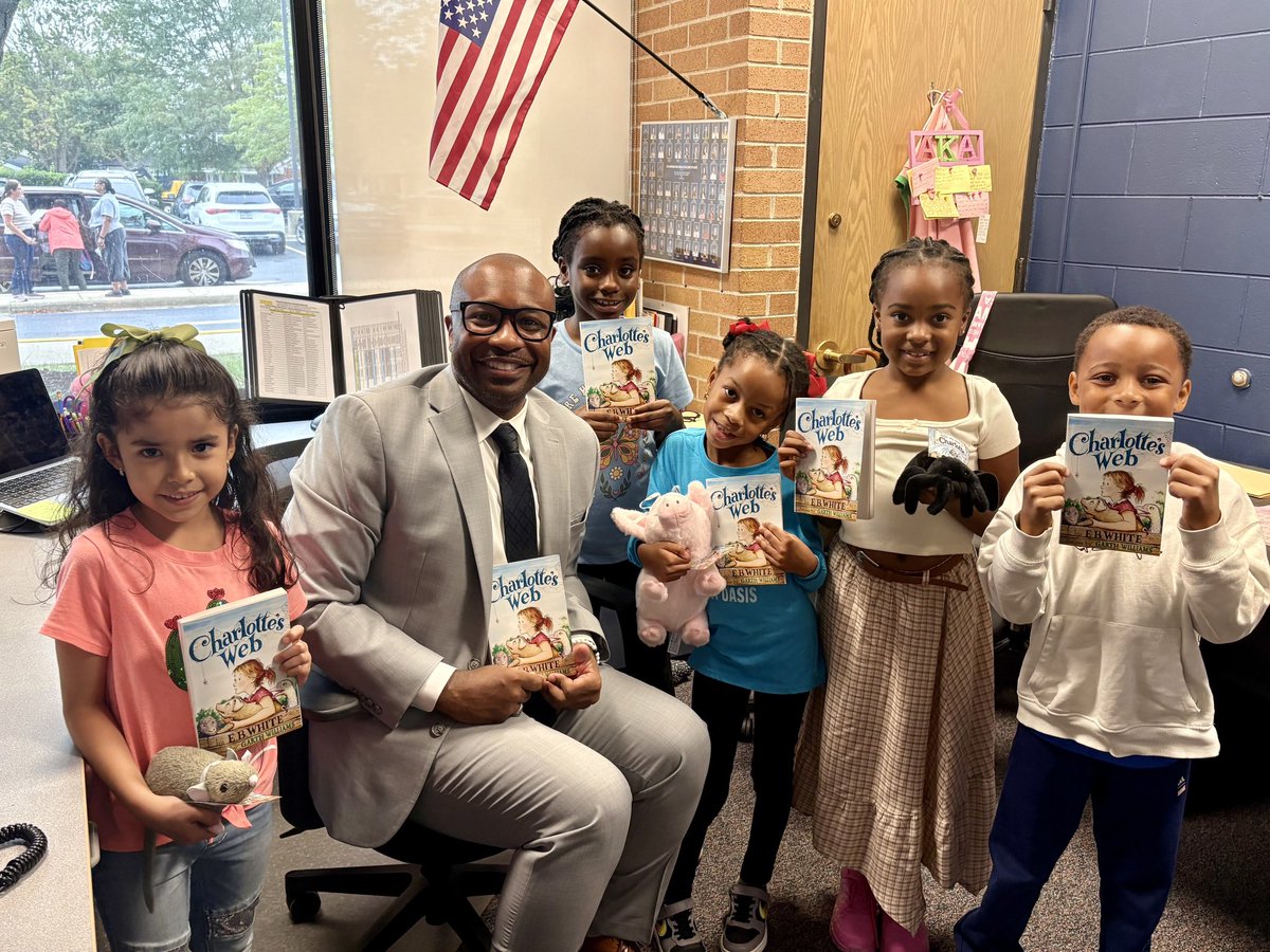 _TMSanders's tweet photo. This week my love for literacy was on full display as I had the opportunity to read Charlotte’s Web with students at one of our elementary schools. https://t.co/LvqYsLoRYT