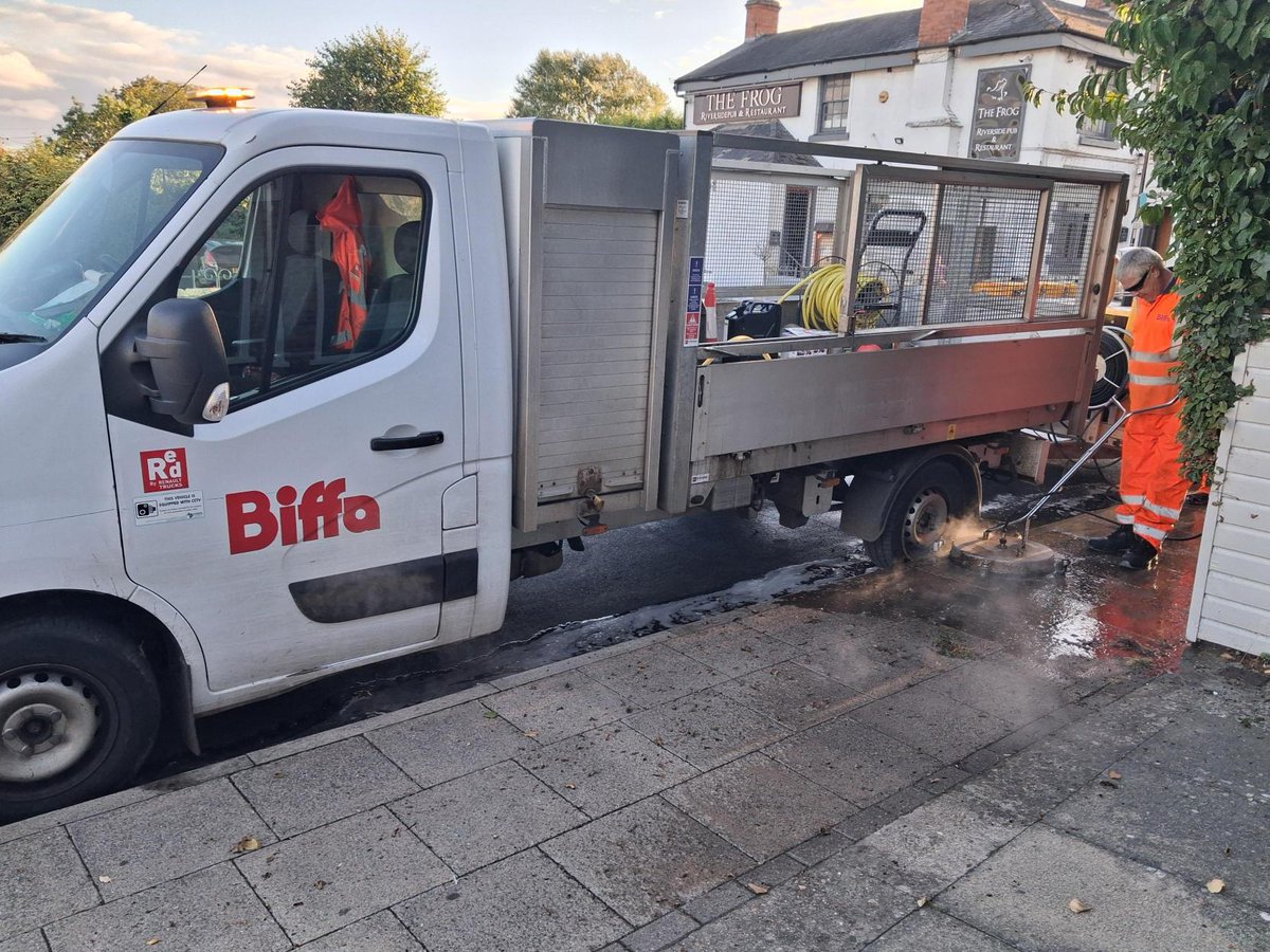 StratfordDC's tweet photo. ✨ Cleansing complete!
A huge thank you to Keep Britain Tidy for administering the Chewing Gum Taskforce grant, and to our Biffa crews for doing a fantastic job cleaning up our streets. 👏
Now it’s over to all of us to help keep them looking their best. Please bin your gum! 🚮 https://t.co/zxtxvrVffG