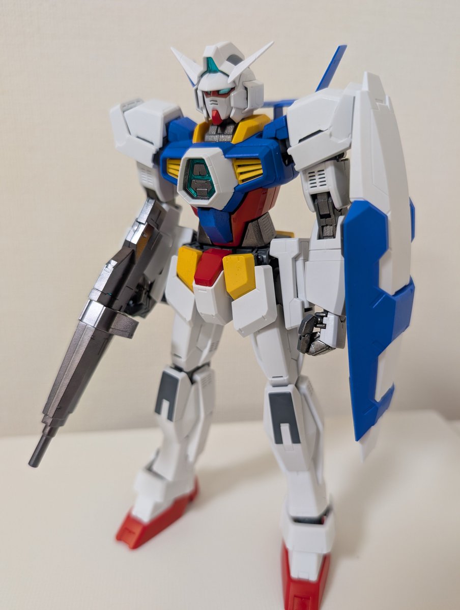 semuiin0408's tweet photo. MG ガンダムAGE-1ノーマル完成。
ガンダムマーカーエアブラシでやってみたけどちゃんとつや消しもできてて満足。

AGEはあまり人気ないと思うけど個人的には好きな作品。
歌もいいし。

#ガンプラ　#ガンダムマーカー https://t.co/0XN7OsXg7A