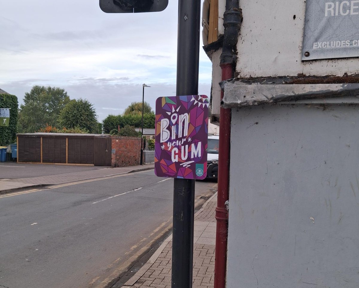 StratfordDC's tweet photo. ✨ Cleansing complete!
A huge thank you to Keep Britain Tidy for administering the Chewing Gum Taskforce grant, and to our Biffa crews for doing a fantastic job cleaning up our streets. 👏
Now it’s over to all of us to help keep them looking their best. Please bin your gum! 🚮 https://t.co/zxtxvrVffG