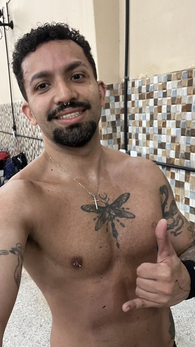 xonecomx's tweet photo. Sextou https://t.co/rlKl1OORzR