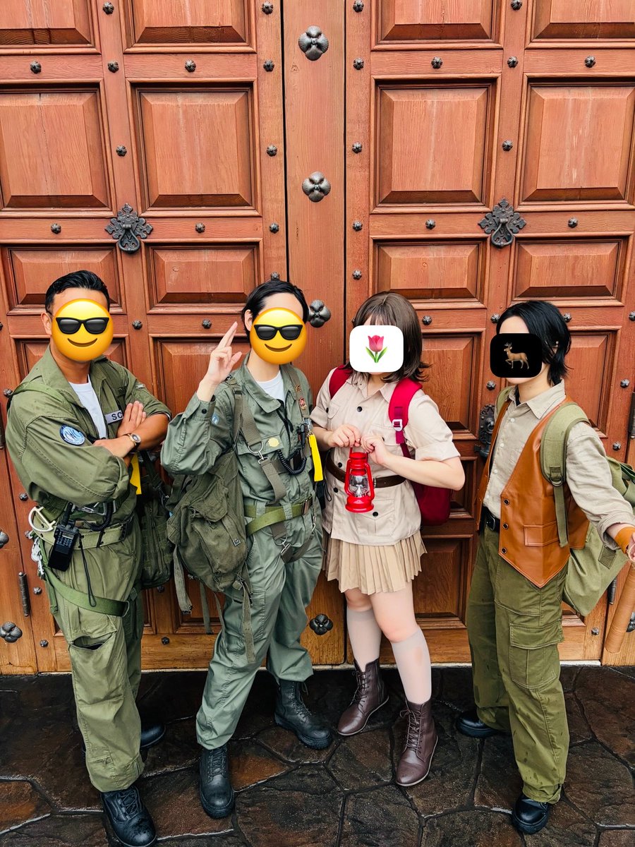 yoshi_soa's tweet photo. キャプテン達に！！！！今年も会えました！！！！😭🌪️✈︎
クローズと初演から10年の4ショット🫶
#Dハロ仮装2026 https://t.co/9oTFCyD9Nr